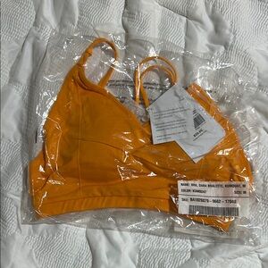NWT Fabletics sports bra/ data Bralette on color kumquat size medium